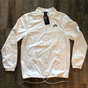 Nike SB - Water resistant windbreaker